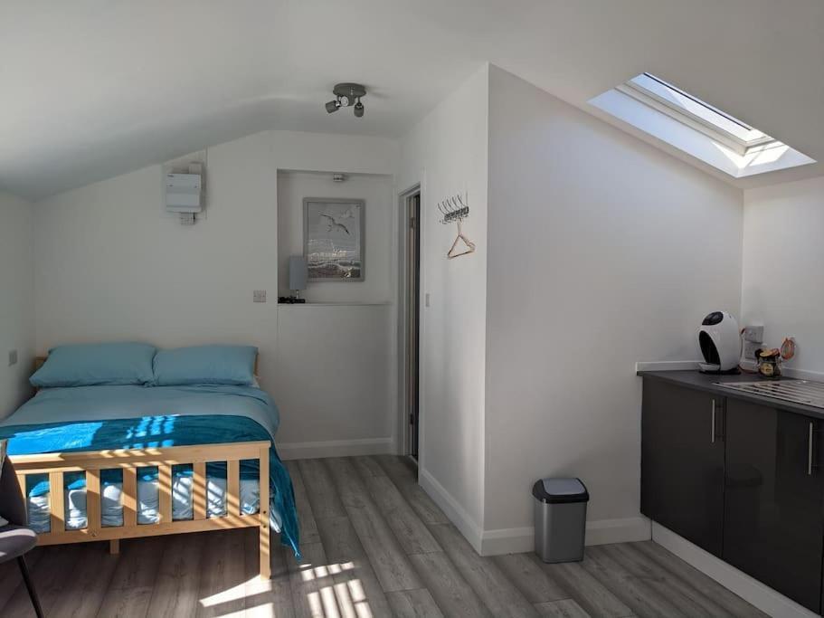 Seaside Guest House A Stone'S Throw From The Beach 돌리시 외부 사진