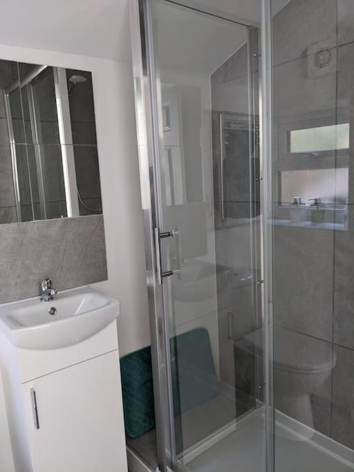 Seaside Guest House A Stone'S Throw From The Beach 돌리시 외부 사진