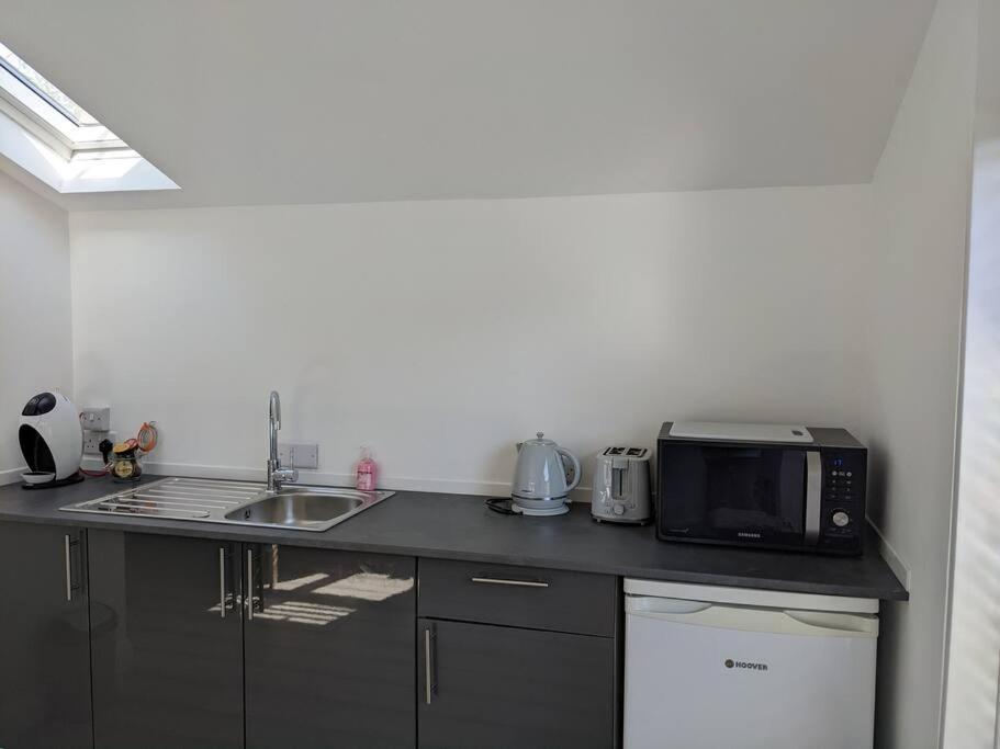 Seaside Guest House A Stone'S Throw From The Beach 돌리시 외부 사진