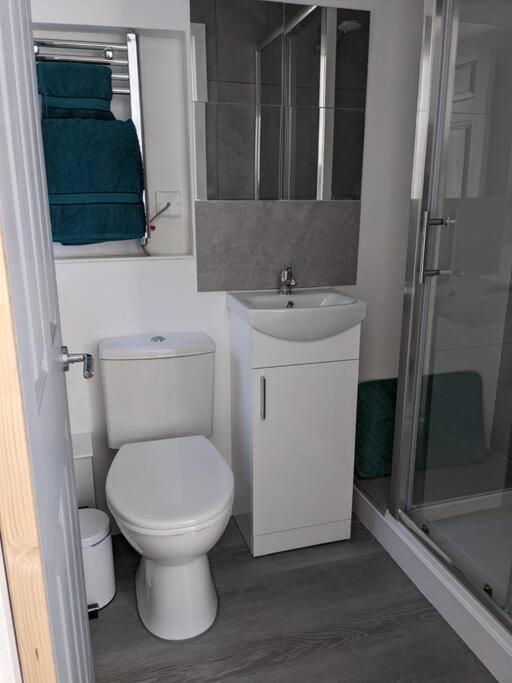 Seaside Guest House A Stone'S Throw From The Beach 돌리시 외부 사진